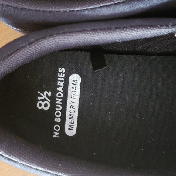 8 1/2 No Boundaries Black Memory Foam Slip On Sneakers - Picture 2 of 4